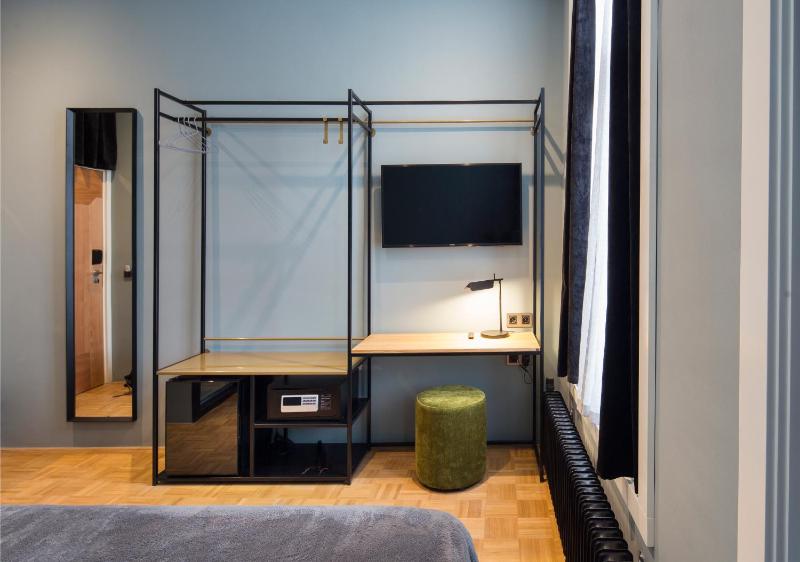 Double Room image 3