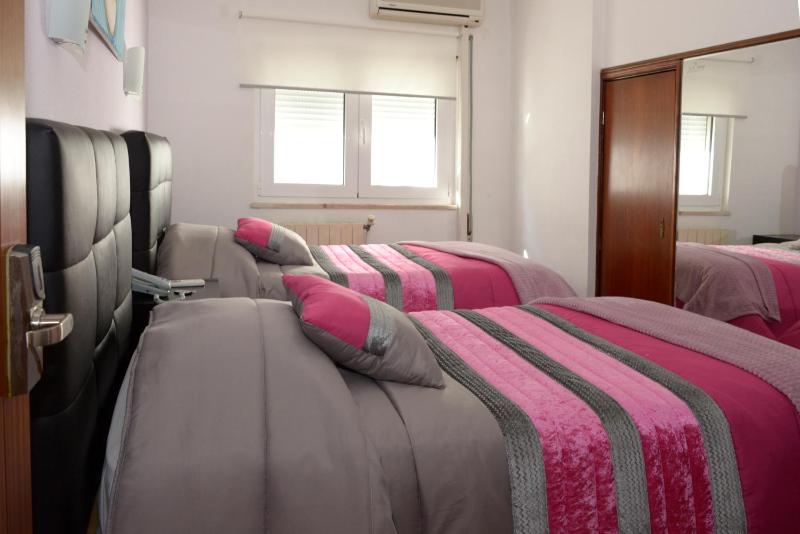 Single Room image 3