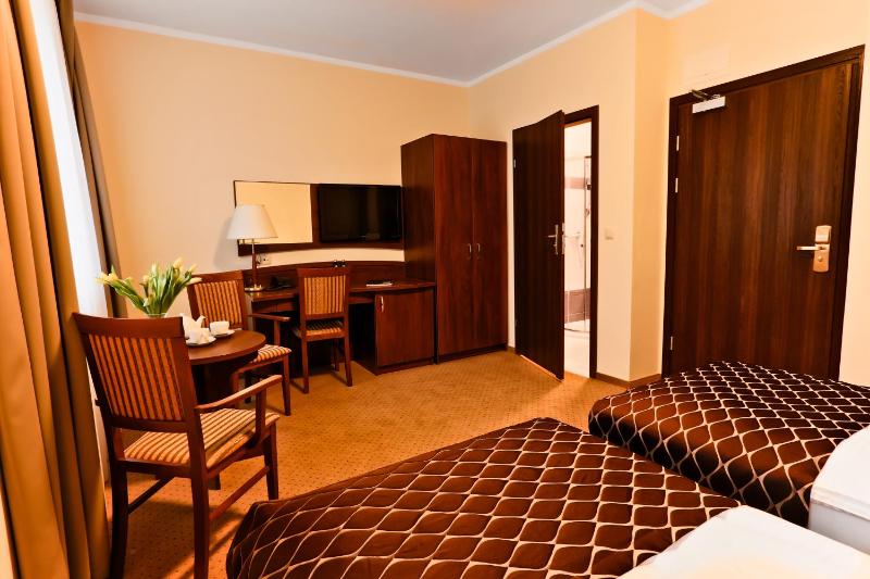 Large Twin Room image 2