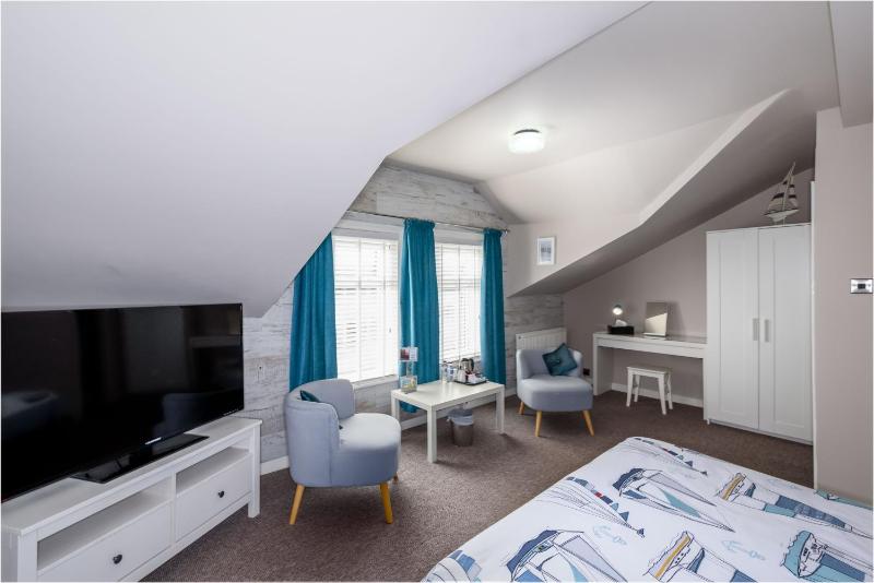 Superior Double Room with Street View image 3