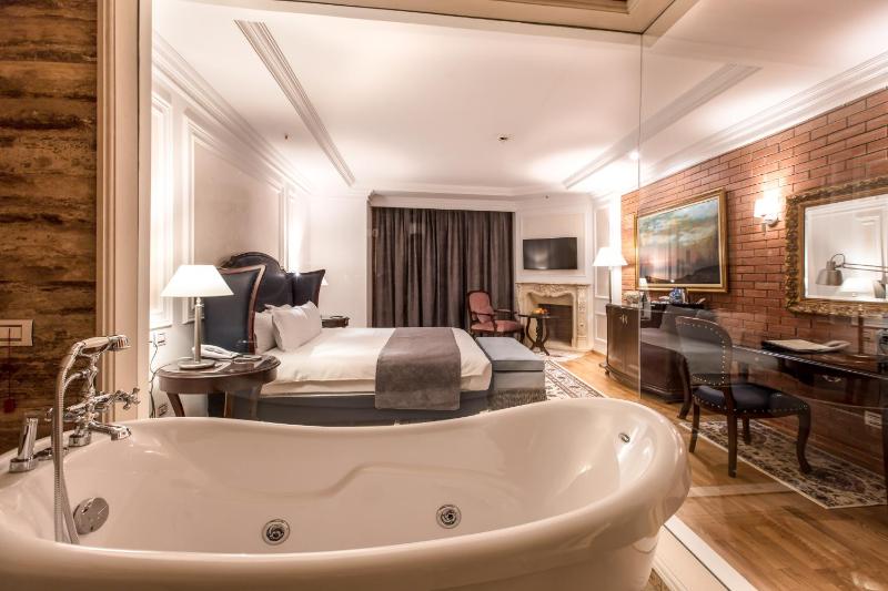 Superior Double Room image 3