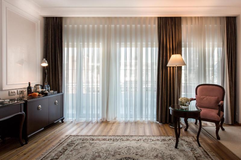 Deluxe Double Room image 4