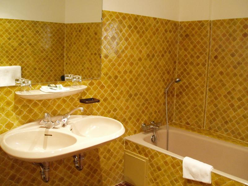 Superior Twin Room with City View image 2