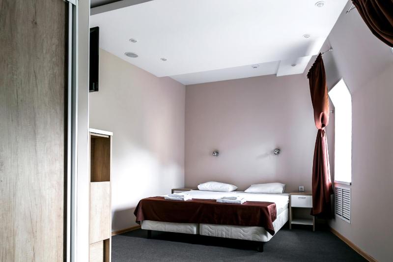 Comfort Double Room with Extra Bed image 3