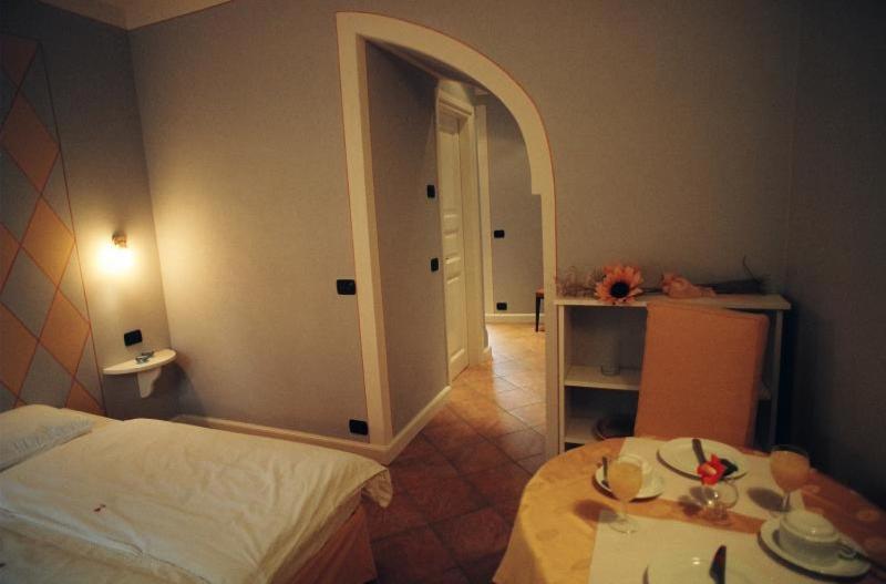 Double or Twin Room image 2