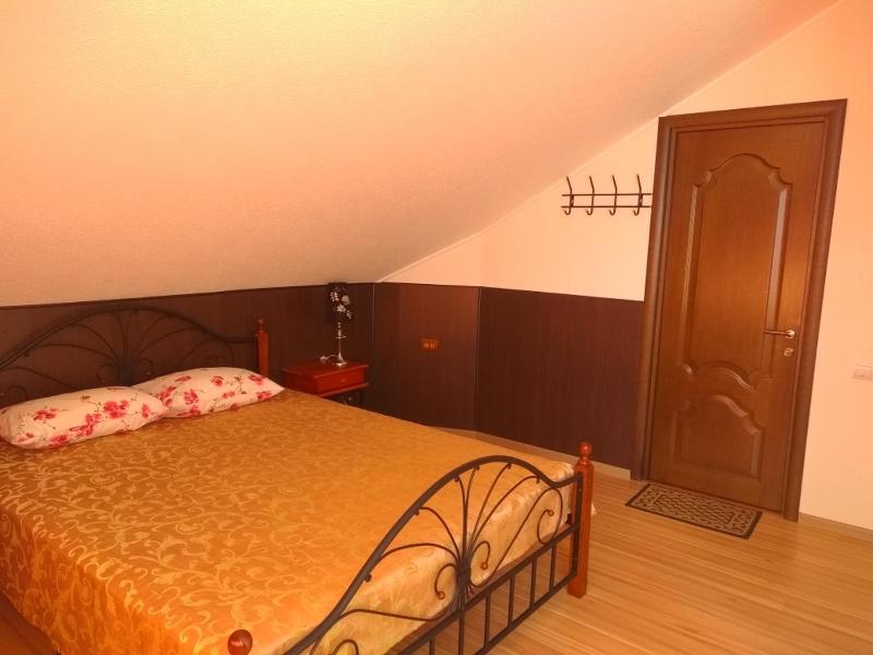 Double Room with Private Bathroom image 2