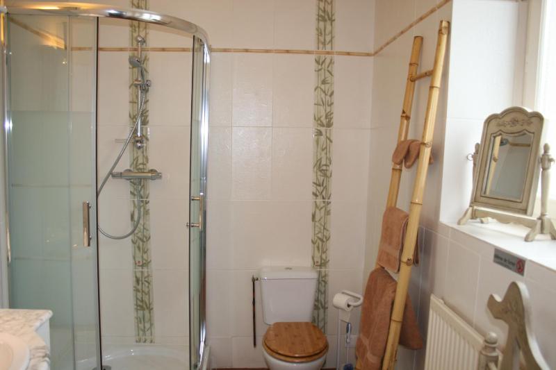 Double Room image 3