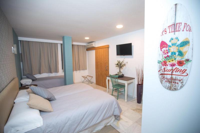 Double Room with Extra Bed image 4