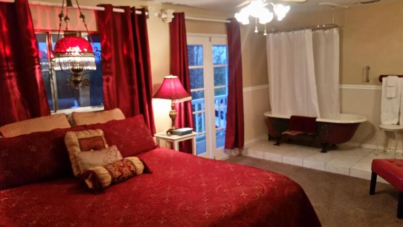 King Room with Balcony image 4