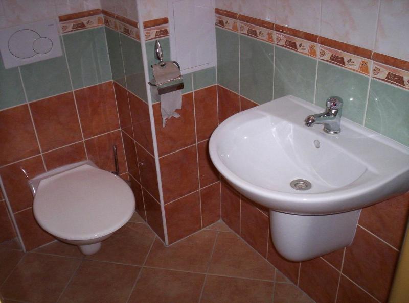 Twin Room image 3