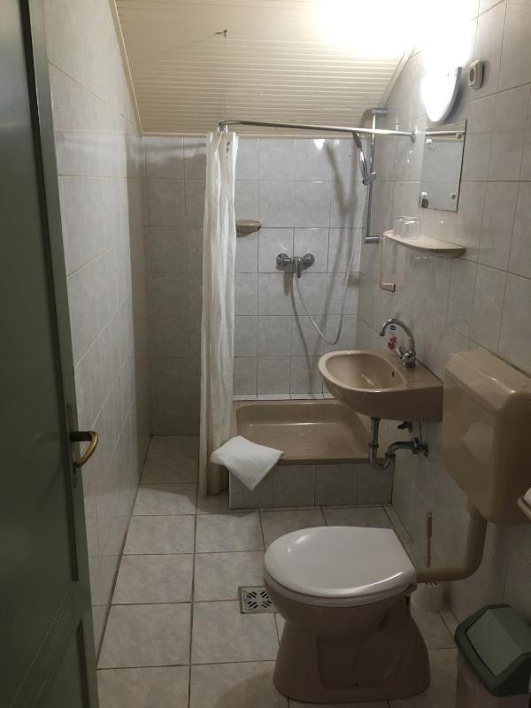Double Room with Extra Bed image 2
