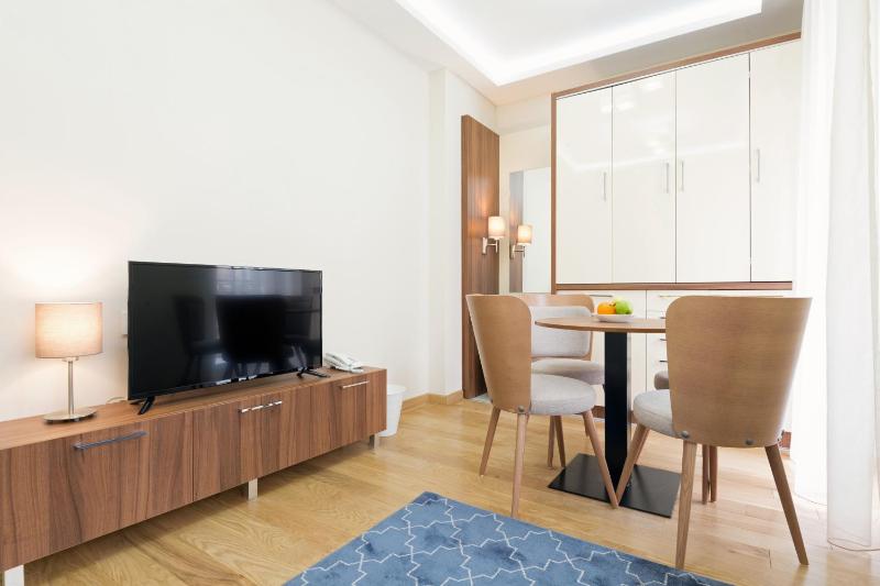 One-Bedroom Apartment - Twin Bed image 4