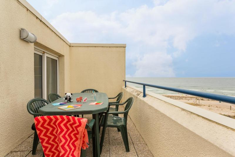 Two-Bedroom Apartment with Balcony (6 People) - Sea View image 3