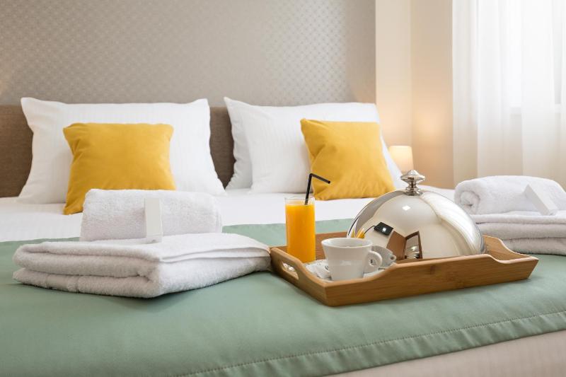 One-Bedroom Apartment image 1