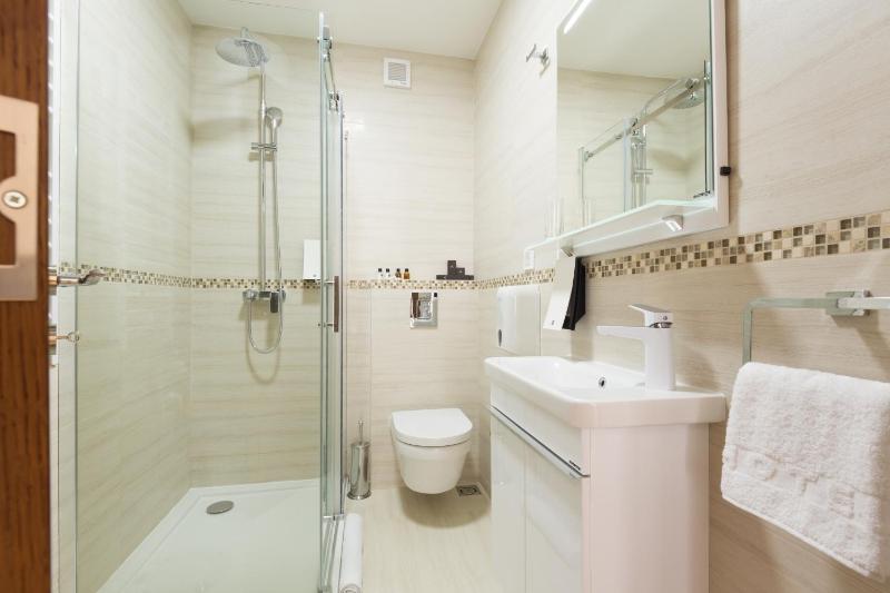 One-Bedroom Apartment image 2