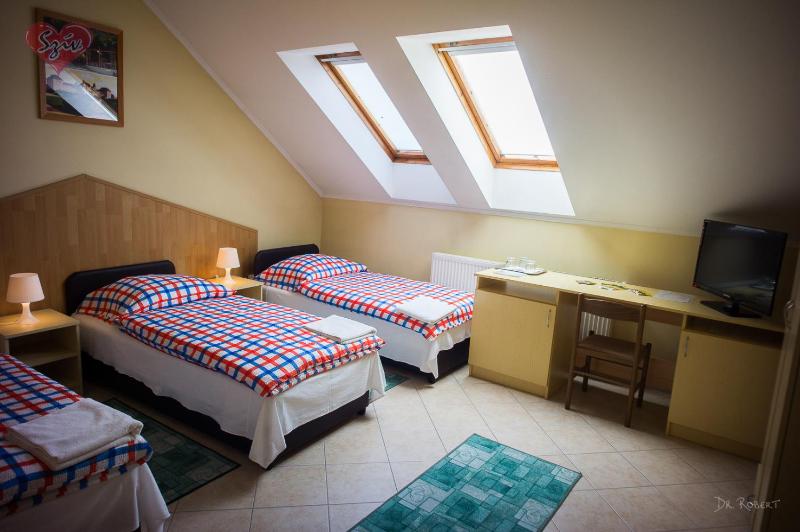 Triple Room with Private Bathroom image 2