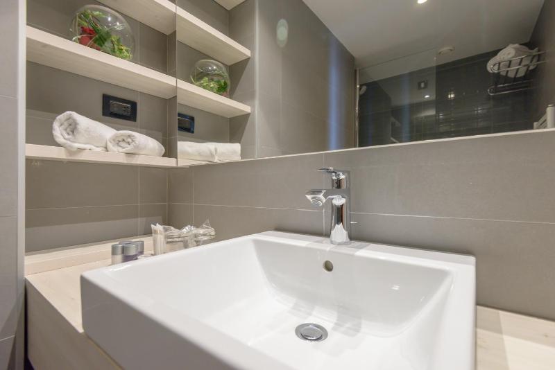 Superior Suite with Balcony image 3