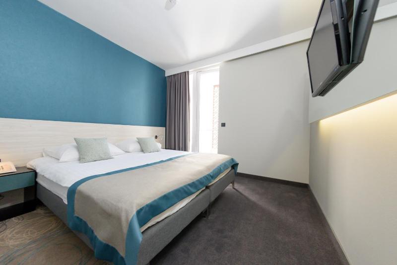 Superior Suite with Balcony image 4