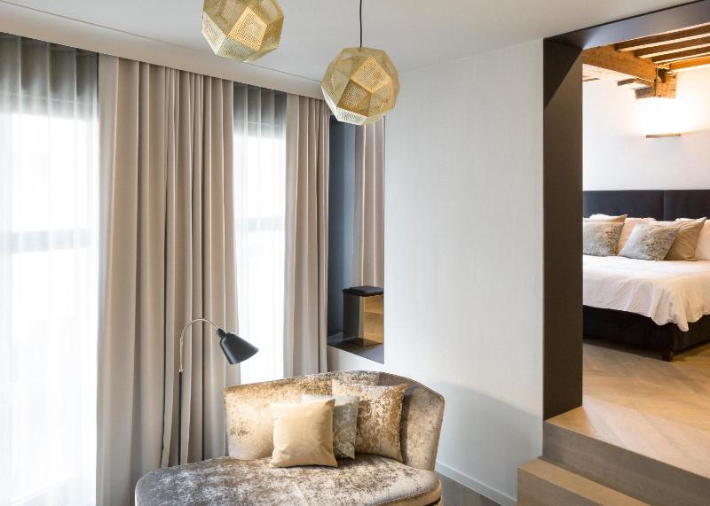 Deluxe Suite image 2