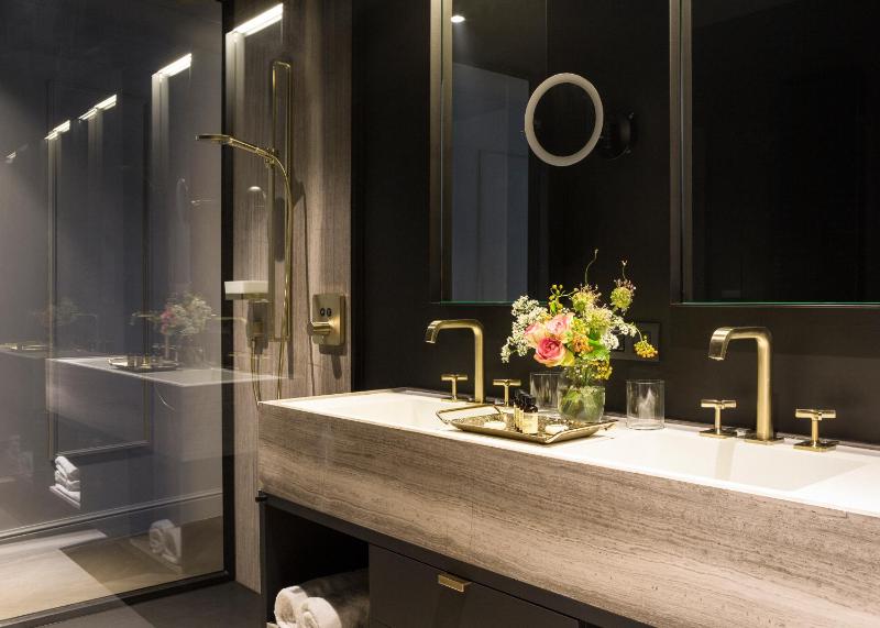 Executive Suite - Seven image 4