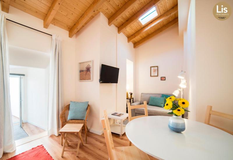 One-Bedroom Apartment with Terrace and Castle View image 2