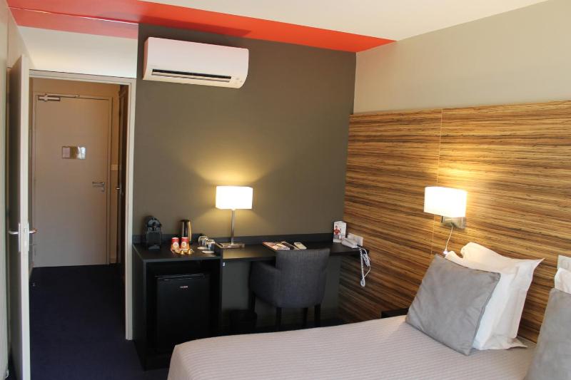 Superior Single Room with Air Conditioning image 3