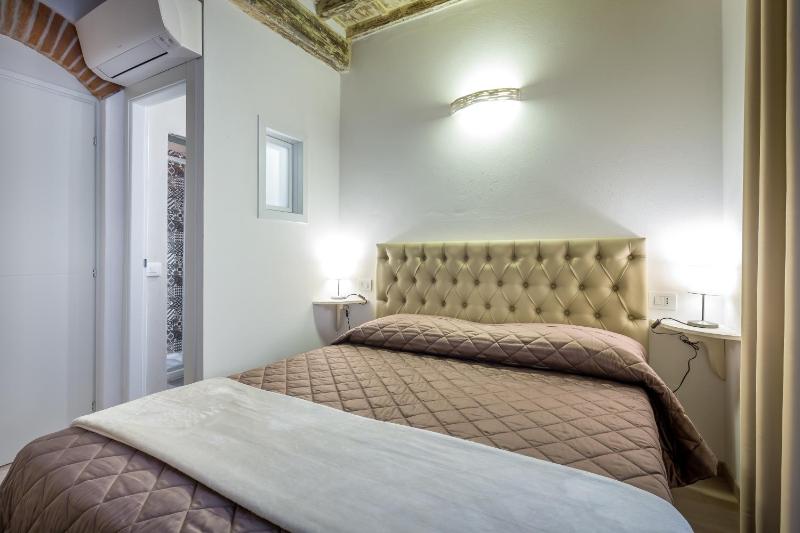 Standard Double Room image 2