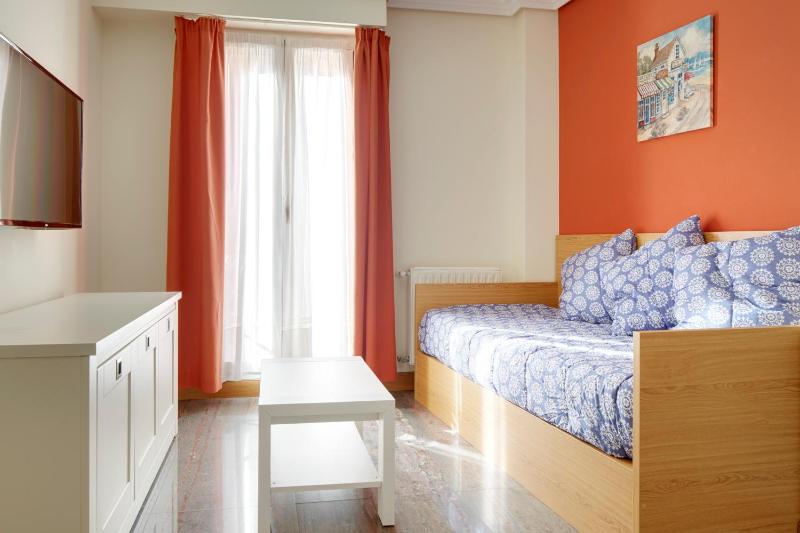 Family Room image 3