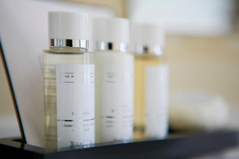 Classic Double Room image 3