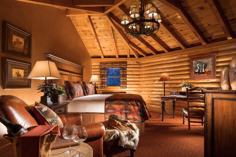 Deluxe King Room image 3