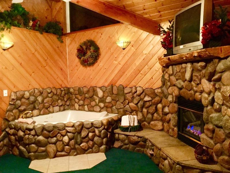 Studio with Spa Bath image 3