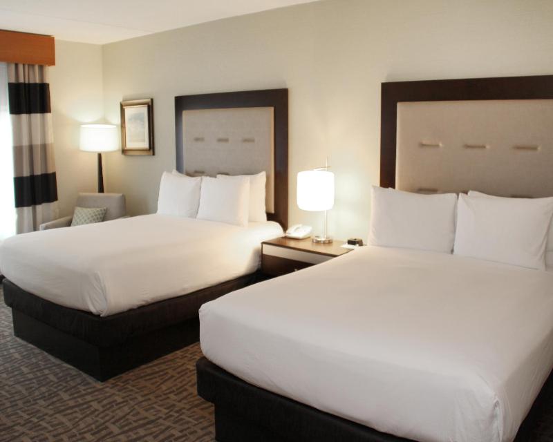 Queen Room with Two Queen Beds - Non-Smoking image 2