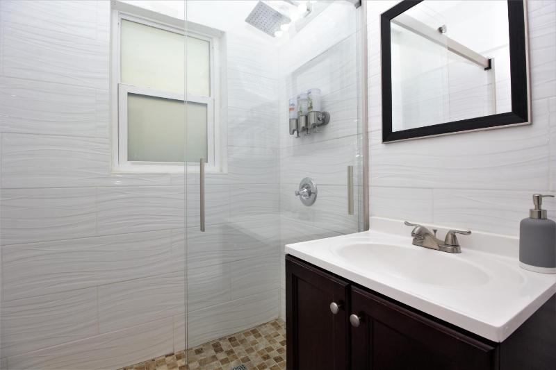 One-Bedroom Apartment image 3