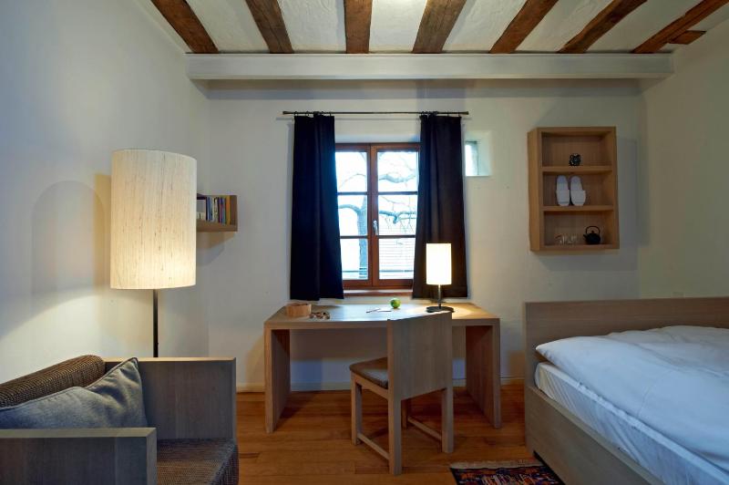 Single Room image 3