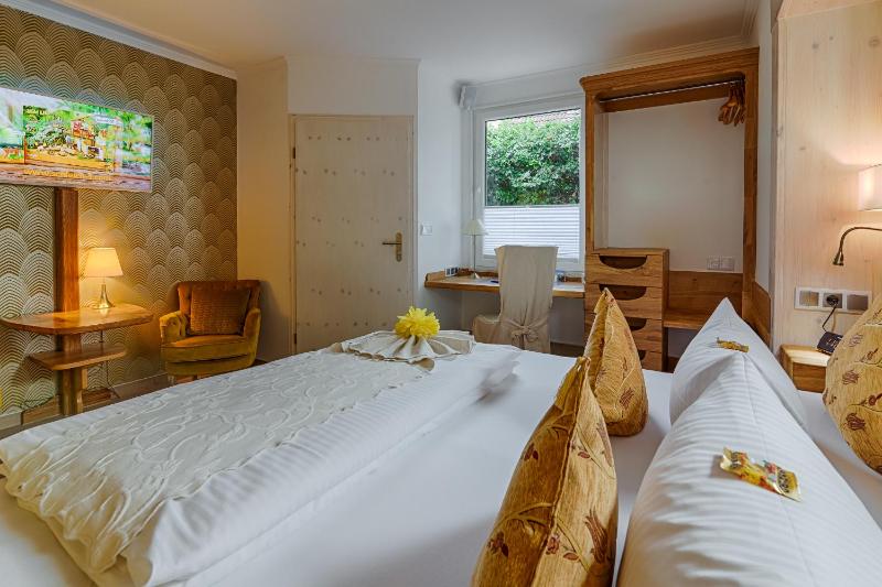 Double Room image 3