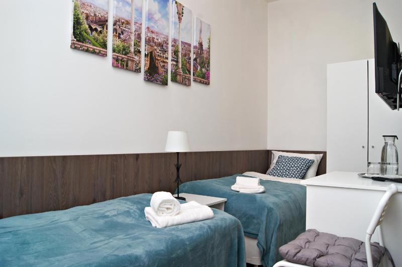 Standard Twin Room image 2