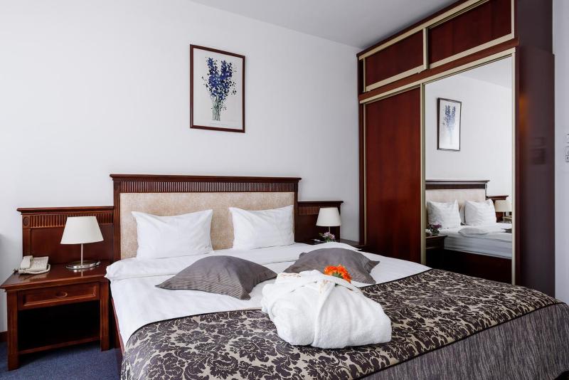Standard Double Room with City View image 2