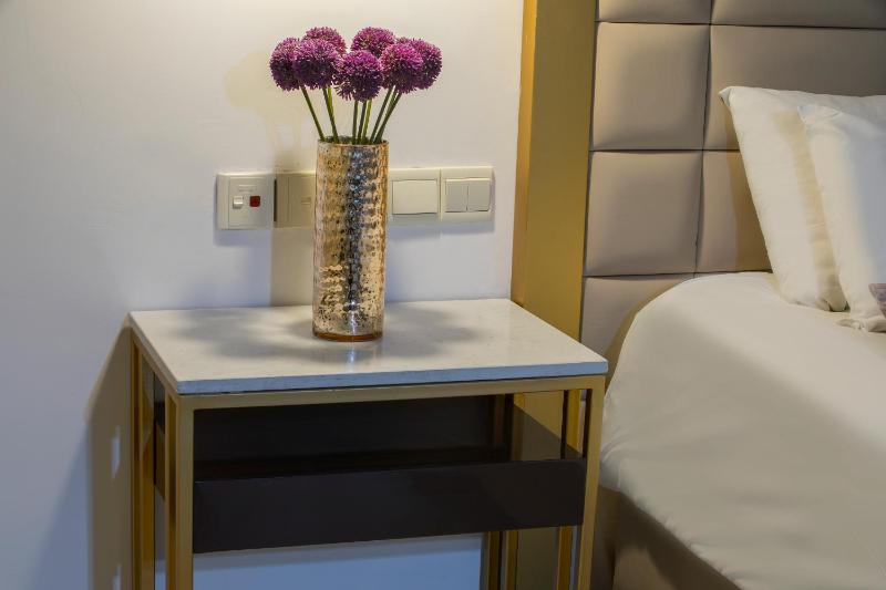 Double or Twin Room with Front Sea View image 4