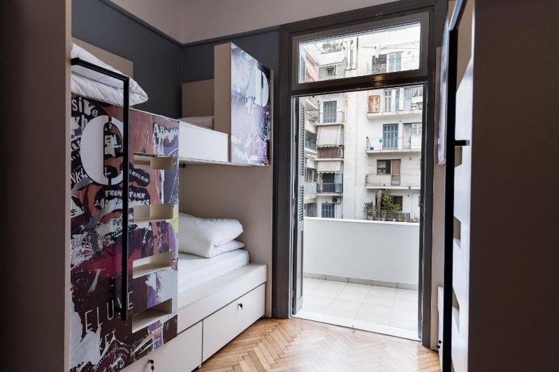 Bed in 6-Bed Mixed Dormitory Room with Ensuite Bathroom image 3