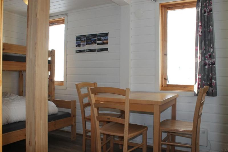 Economy Triple Room with Shared Bathroom image 3