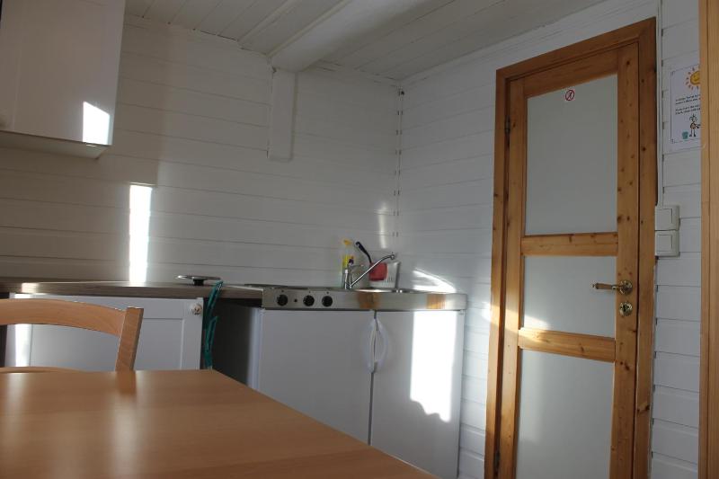 Economy Triple Room with Shared Bathroom image 4