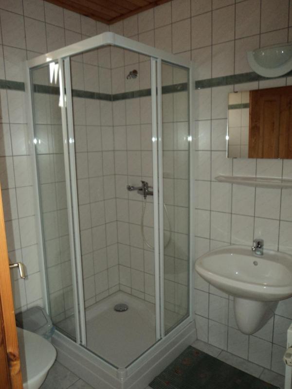 Single Room with Bathroom image 3