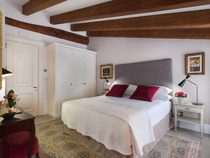 Double Room with Spa Access image 4