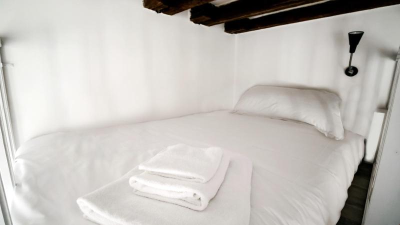 One-Bedroom Apartment image 4