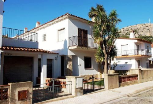 Semi-detached Villa for 6-8 people image 1