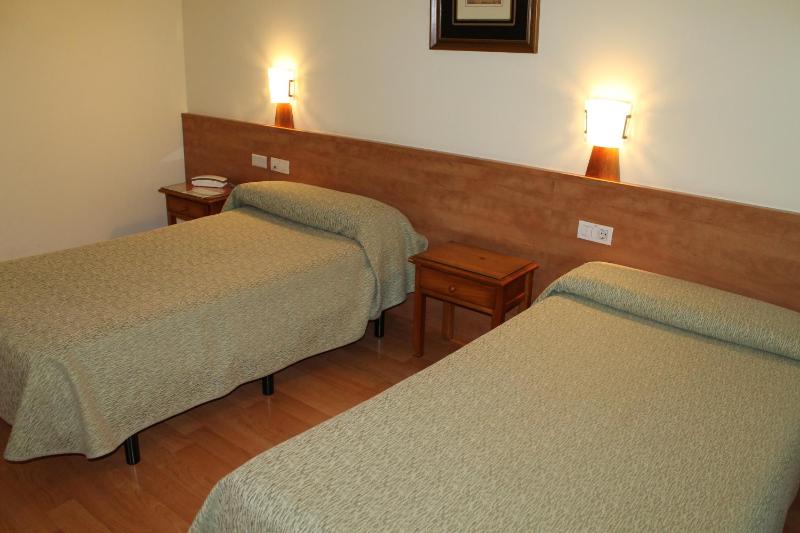 Twin Room image 2
