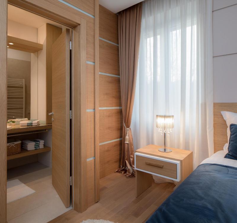 King Room with Garden View image 3