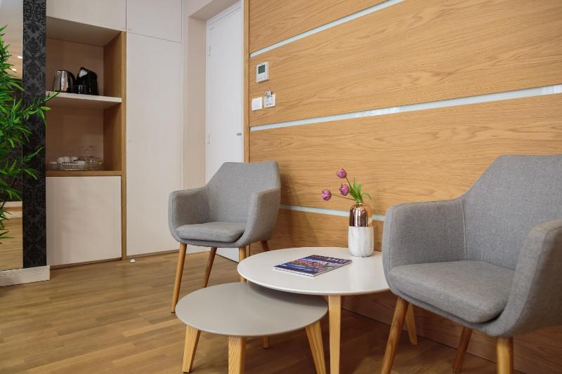 Deluxe Suite with Balcony image 2