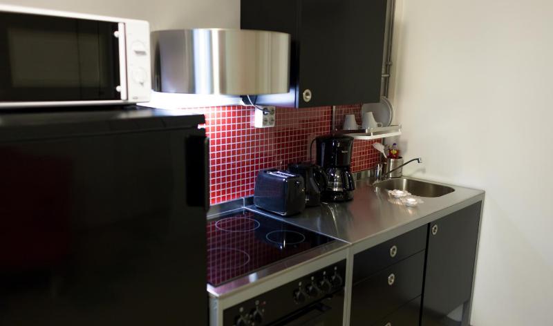Studio with Shared Bathroom image 2