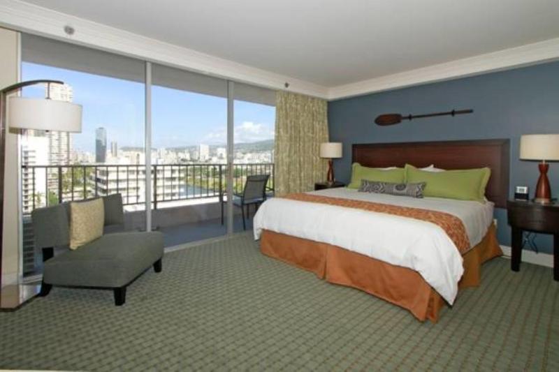 One-Bedroom Suite image 3